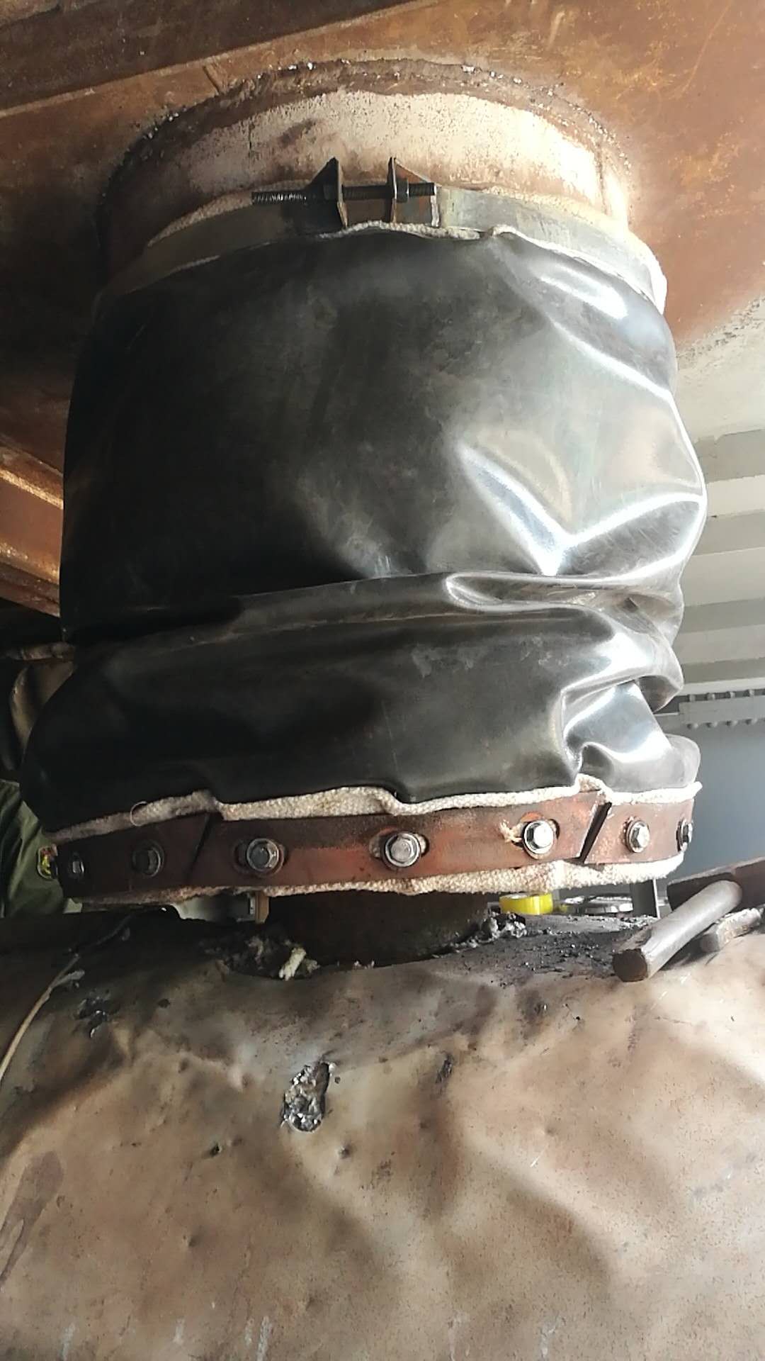 非金屬膨脹節安裝現場